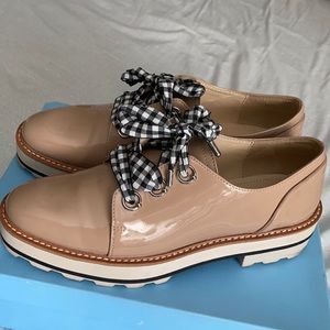 Zara light tan shoes. Wore them twice.